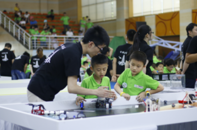 教育科技賦能，專業(yè)機器人競賽師團隊成立，引領青少年科技競技新浪潮